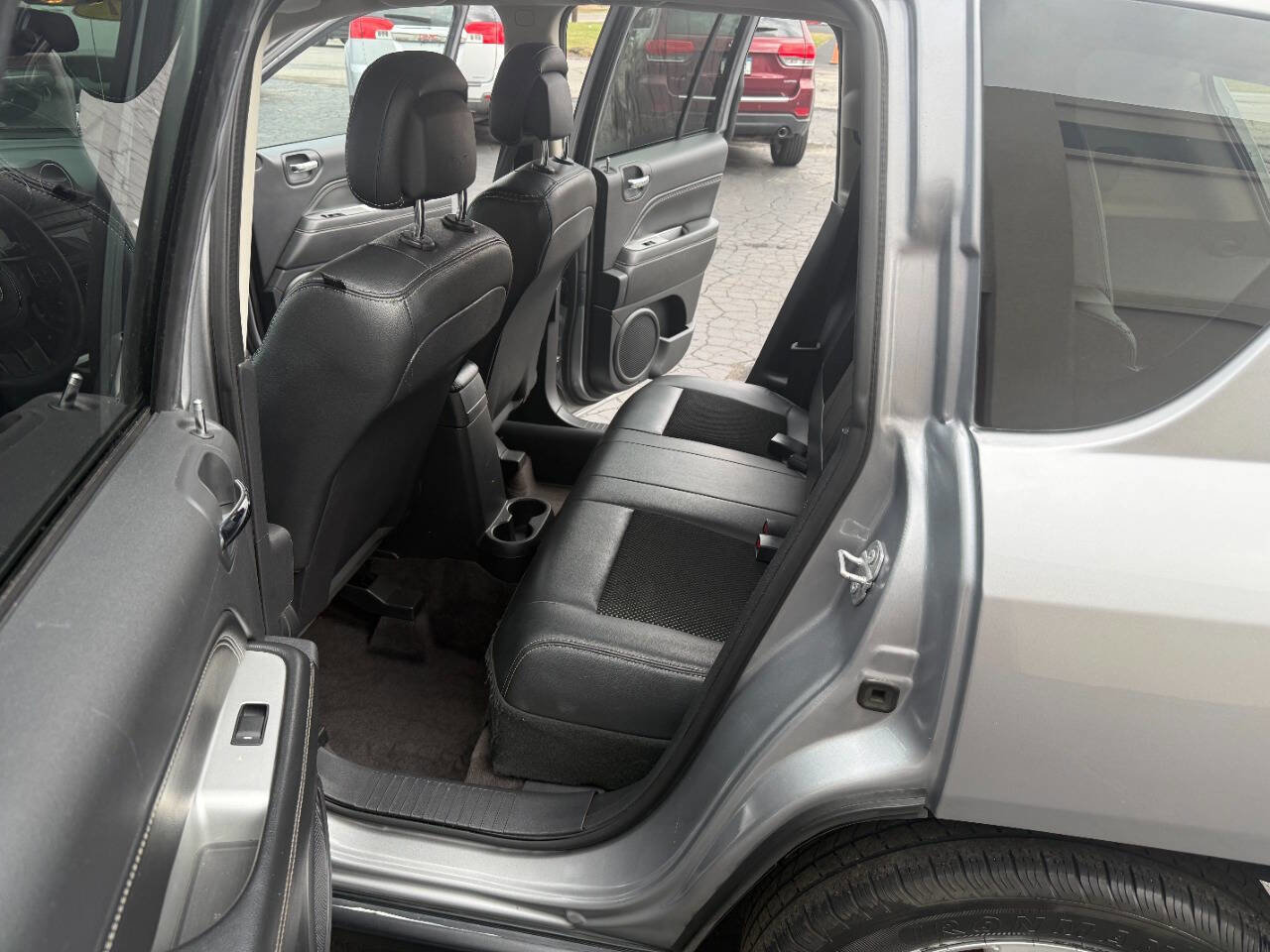 Used 2017 Jeep Compass Latitude image 11