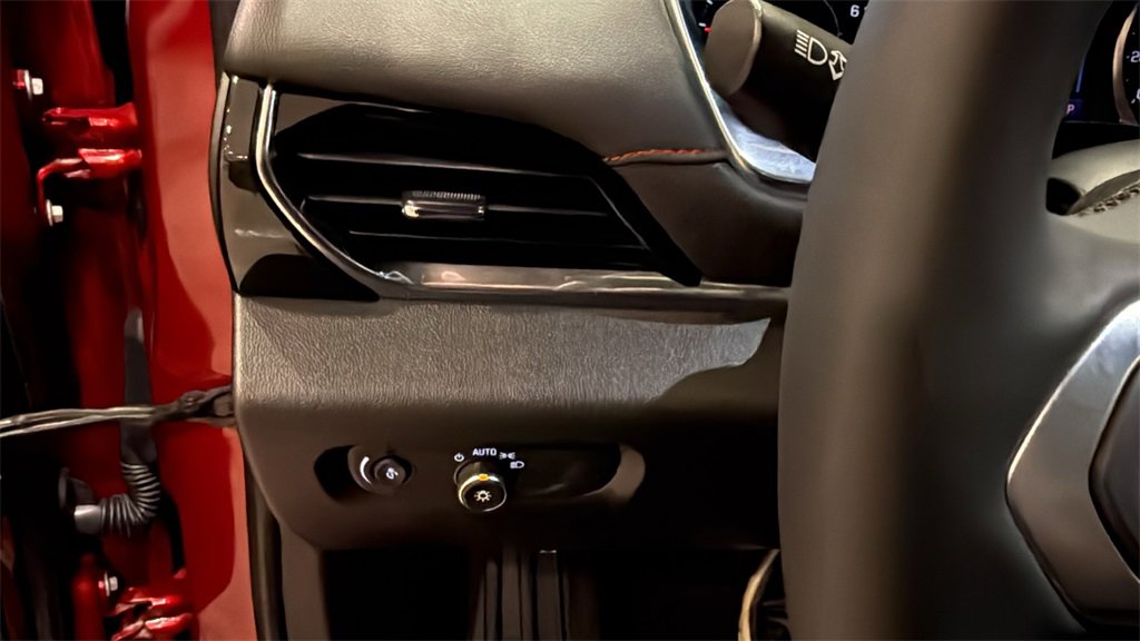 Used 2023 Chevrolet Traverse RS image 34