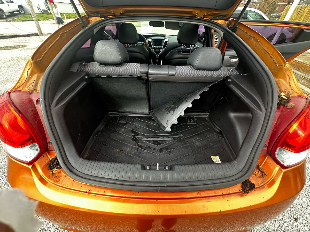 Used 2012 Hyundai Veloster w/ Style Pkg image 9