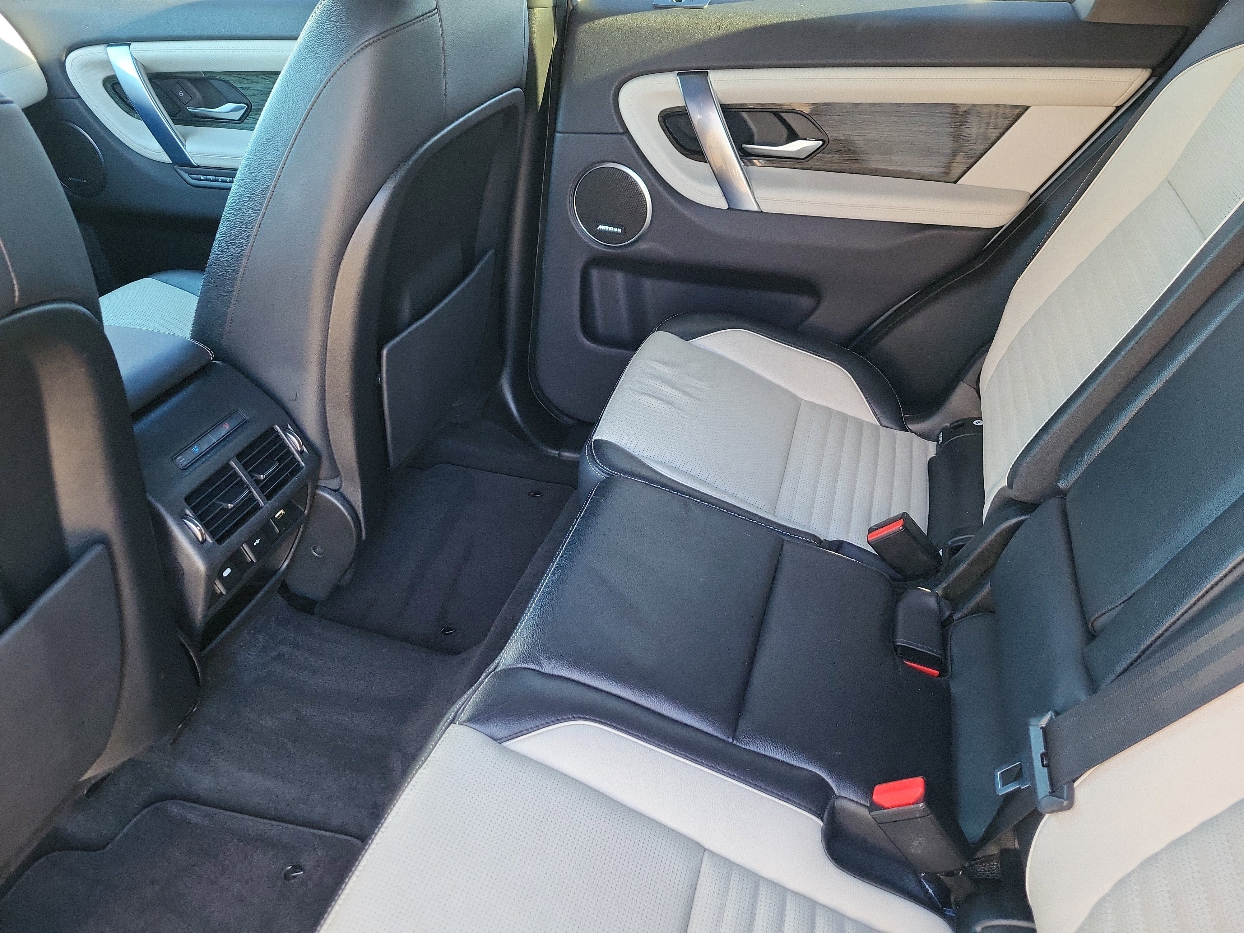 Used 2020 Land Rover Discovery Sport S R-Dynamic image 10