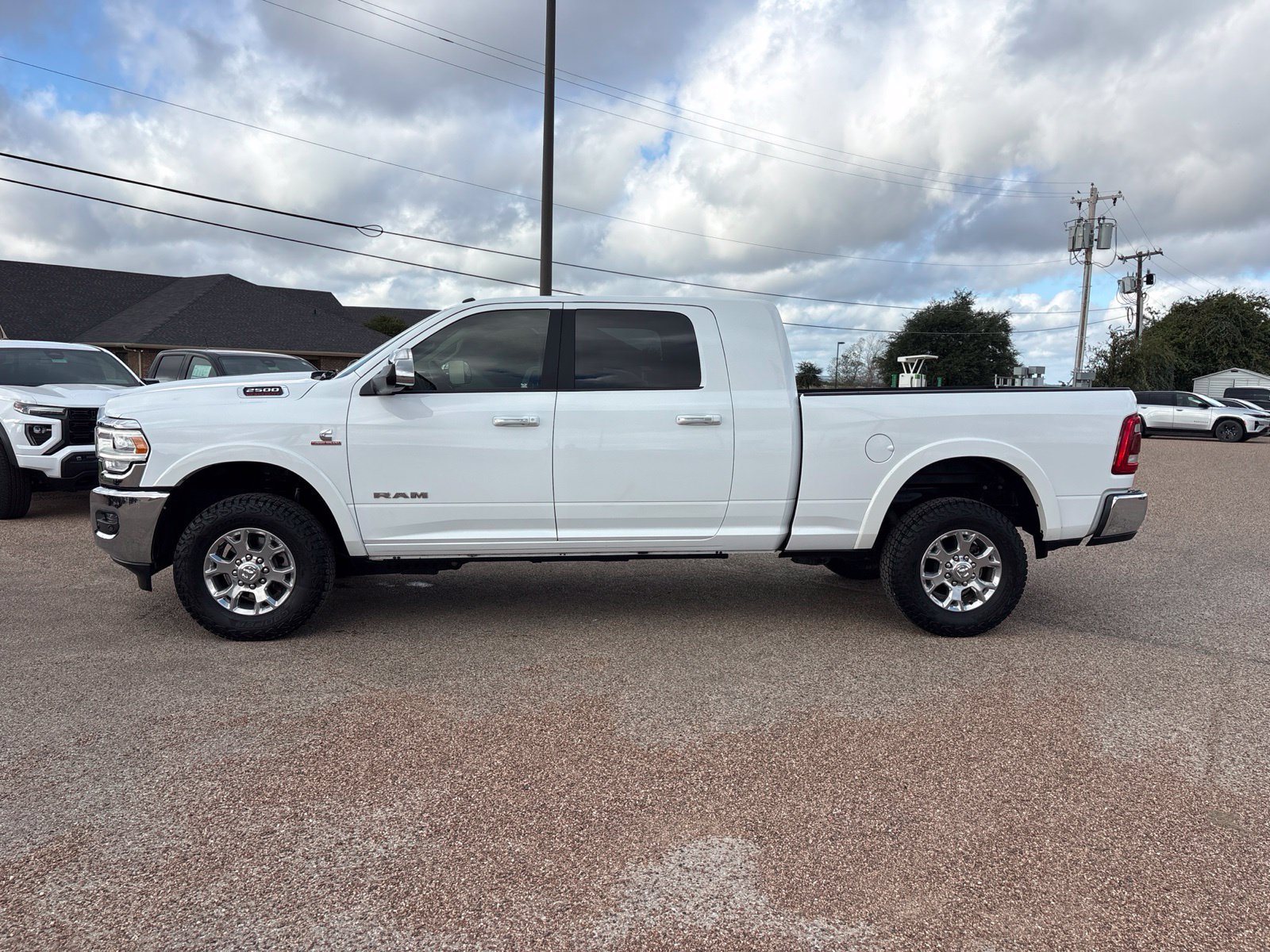 Used 2022 RAM 2500 Laramie AWD/4WD image 2