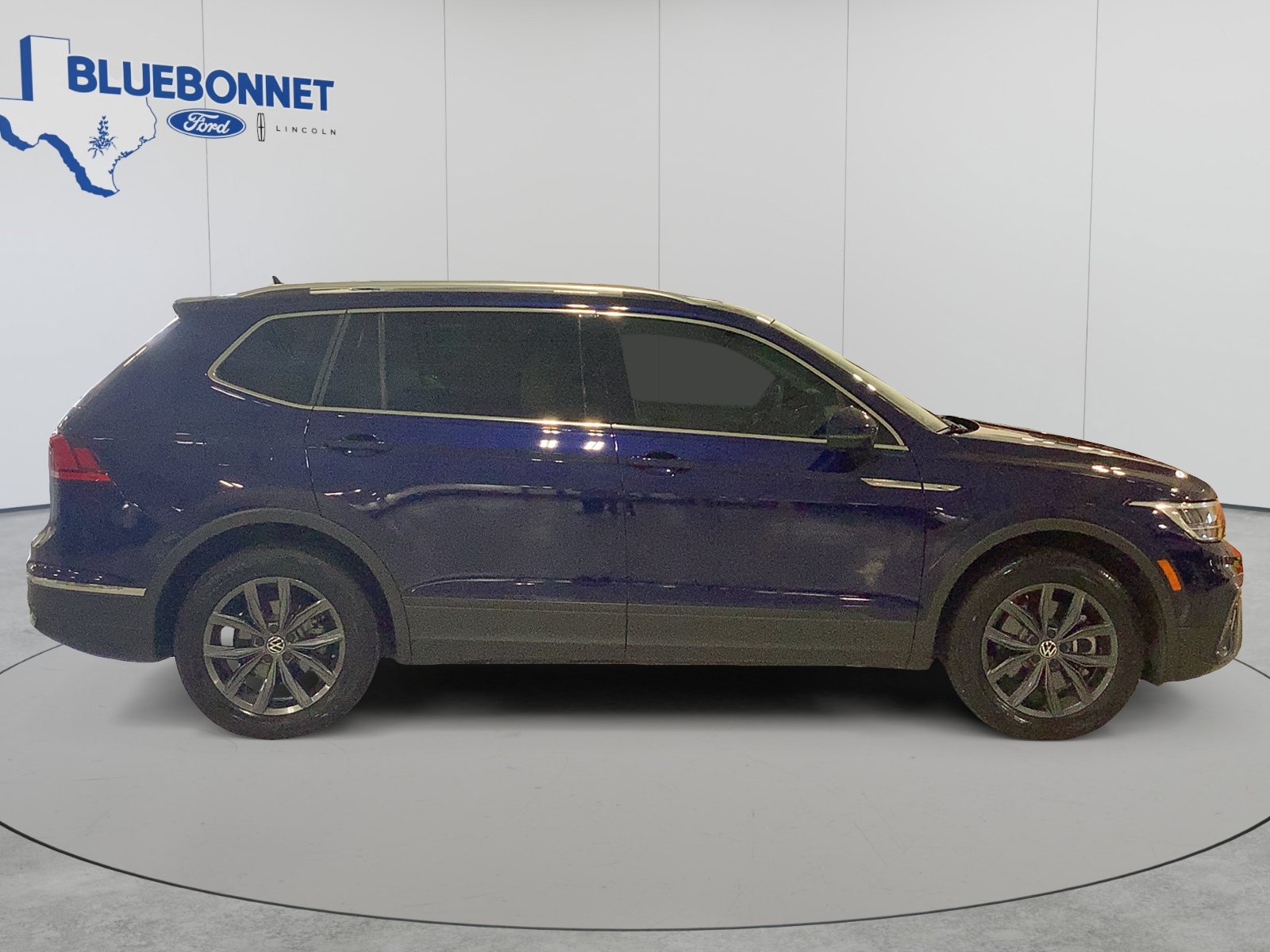 Used 2022 Volkswagen Tiguan SE FWD image 4