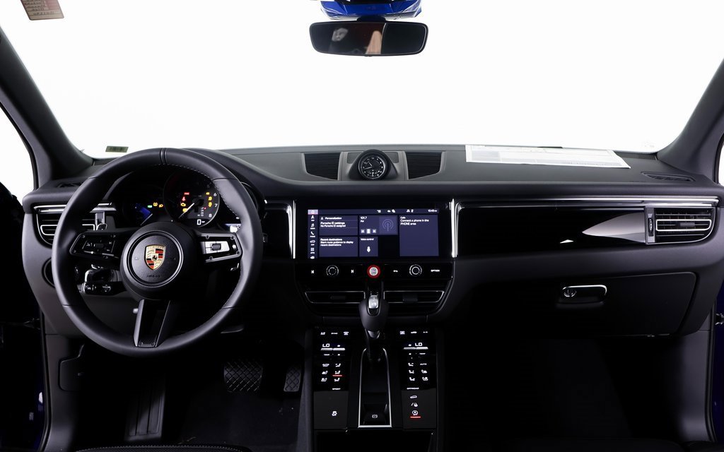 Used 2025 Porsche Macan image 9