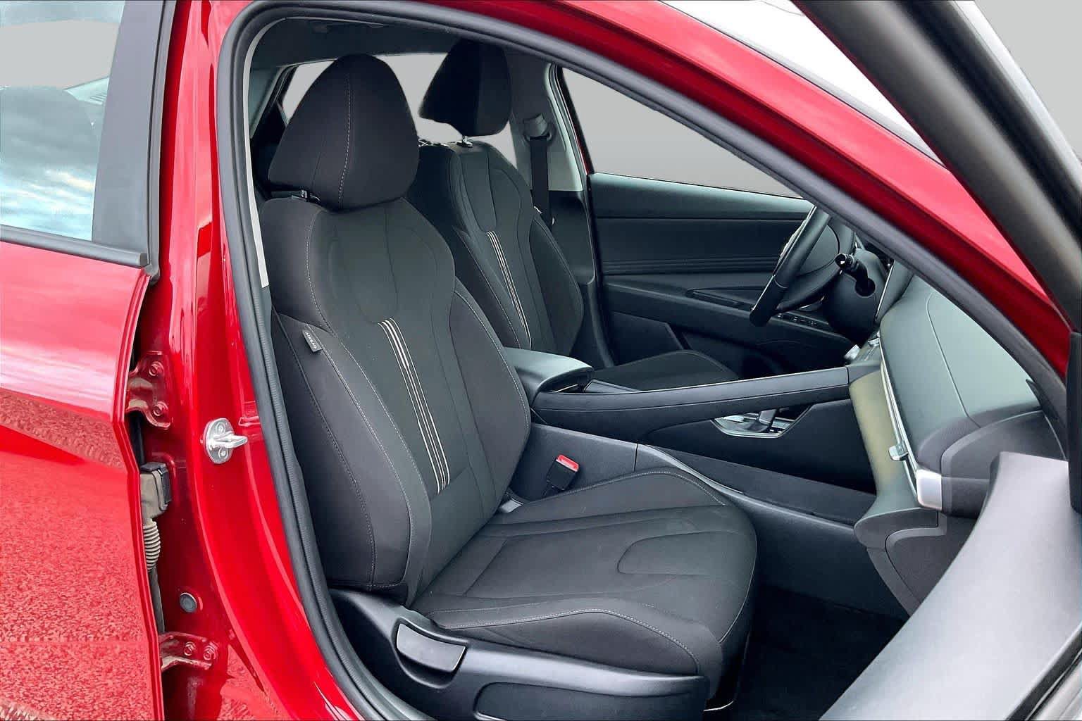 Used 2023 Hyundai Elantra SEL w/ Convenience Package FWD image 9