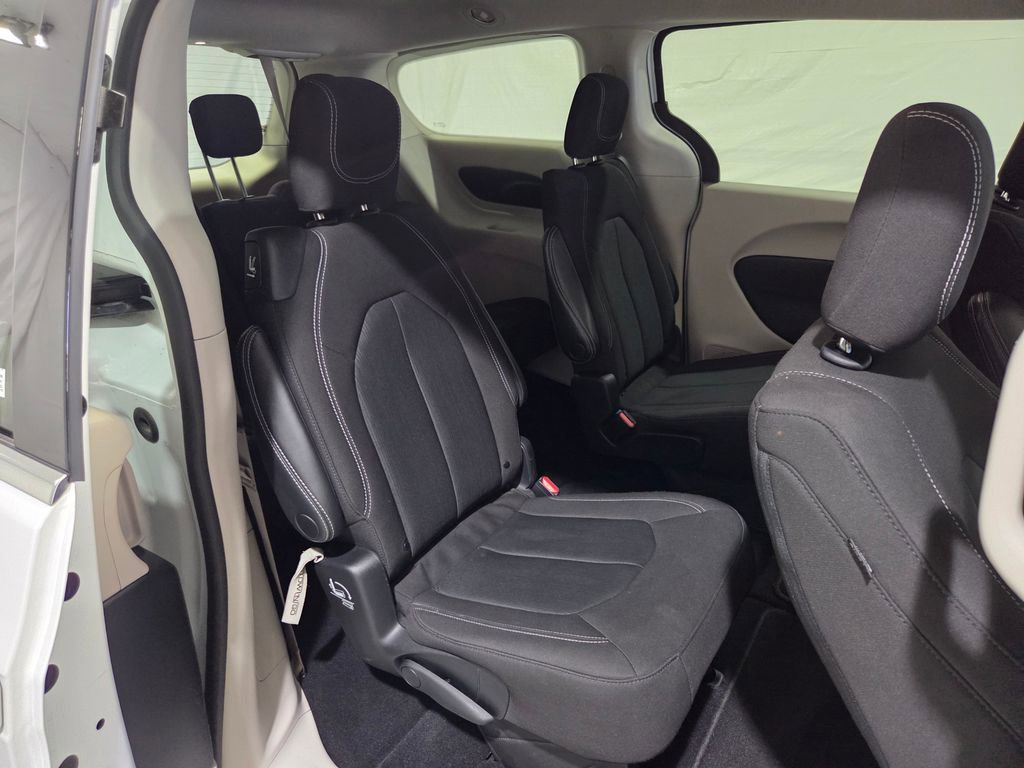 Used 2023 Chrysler Voyager LX image 17