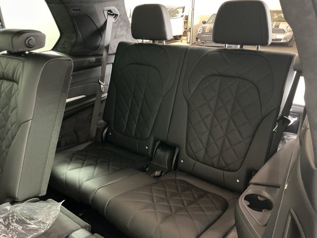 Used 2026 BMW X7 xDrive40i w/ M Sport Package image 30