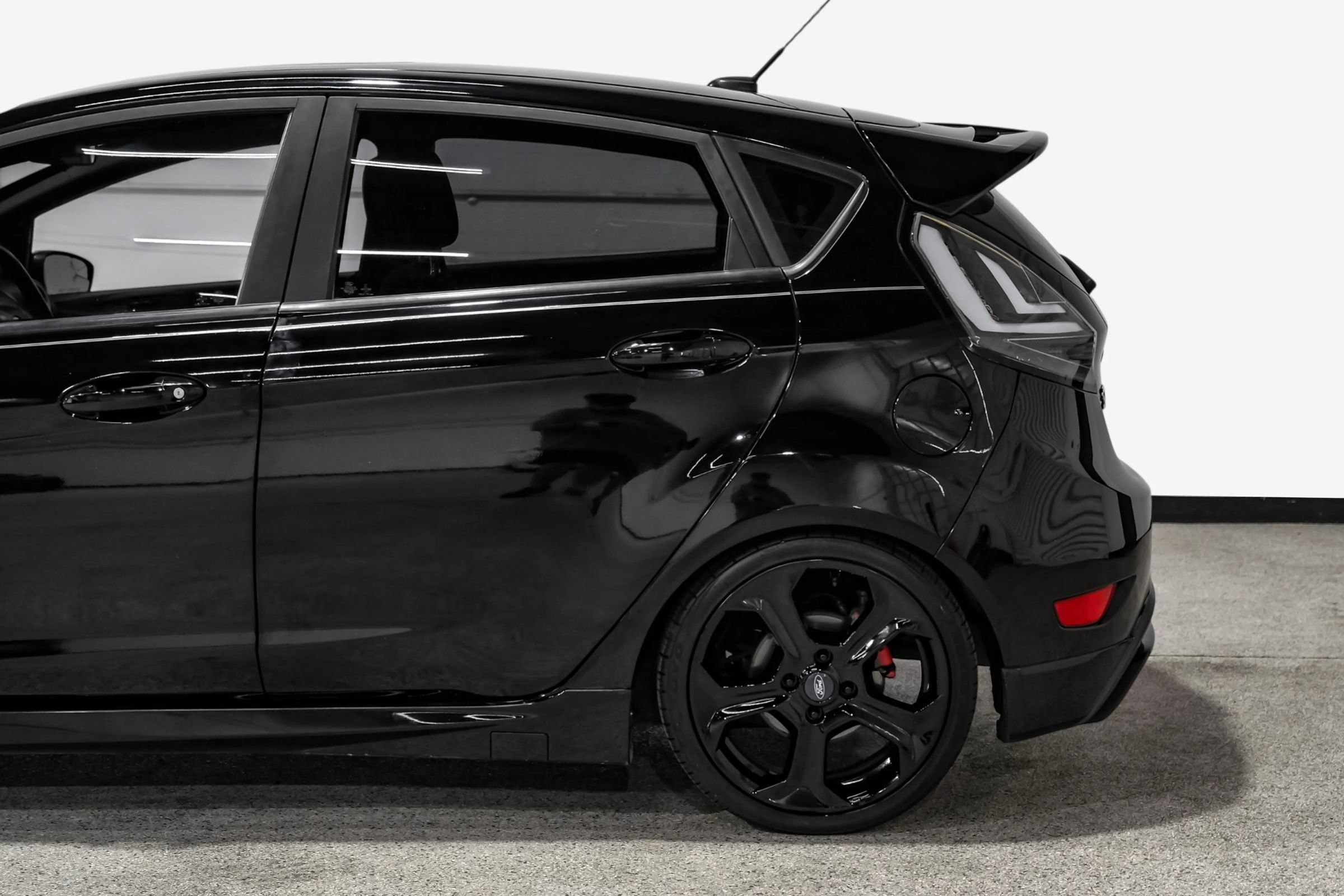 Used 2017 Ford Fiesta ST FWD image 11