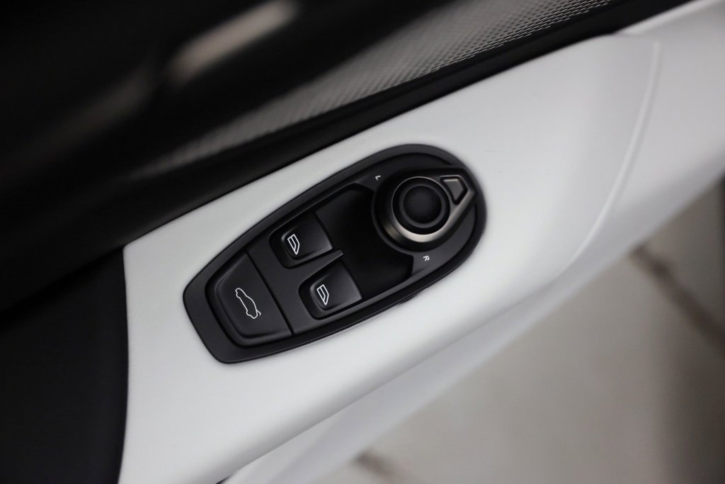 New 2025 Aston Martin V8 Vantage Coupe image 14