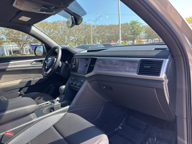 Used 2021 Volkswagen Atlas Cross Sport SE w/ Panoramic Sunroof Package FWD image 16