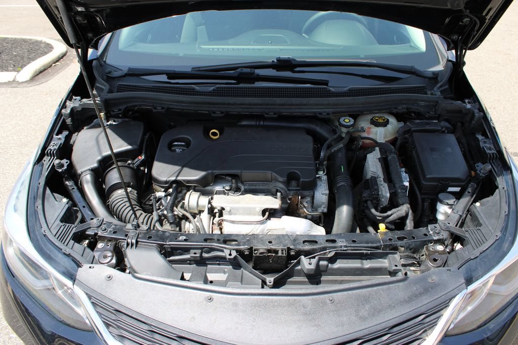 Certified 2018 Chevrolet Cruze LT FWD image 38