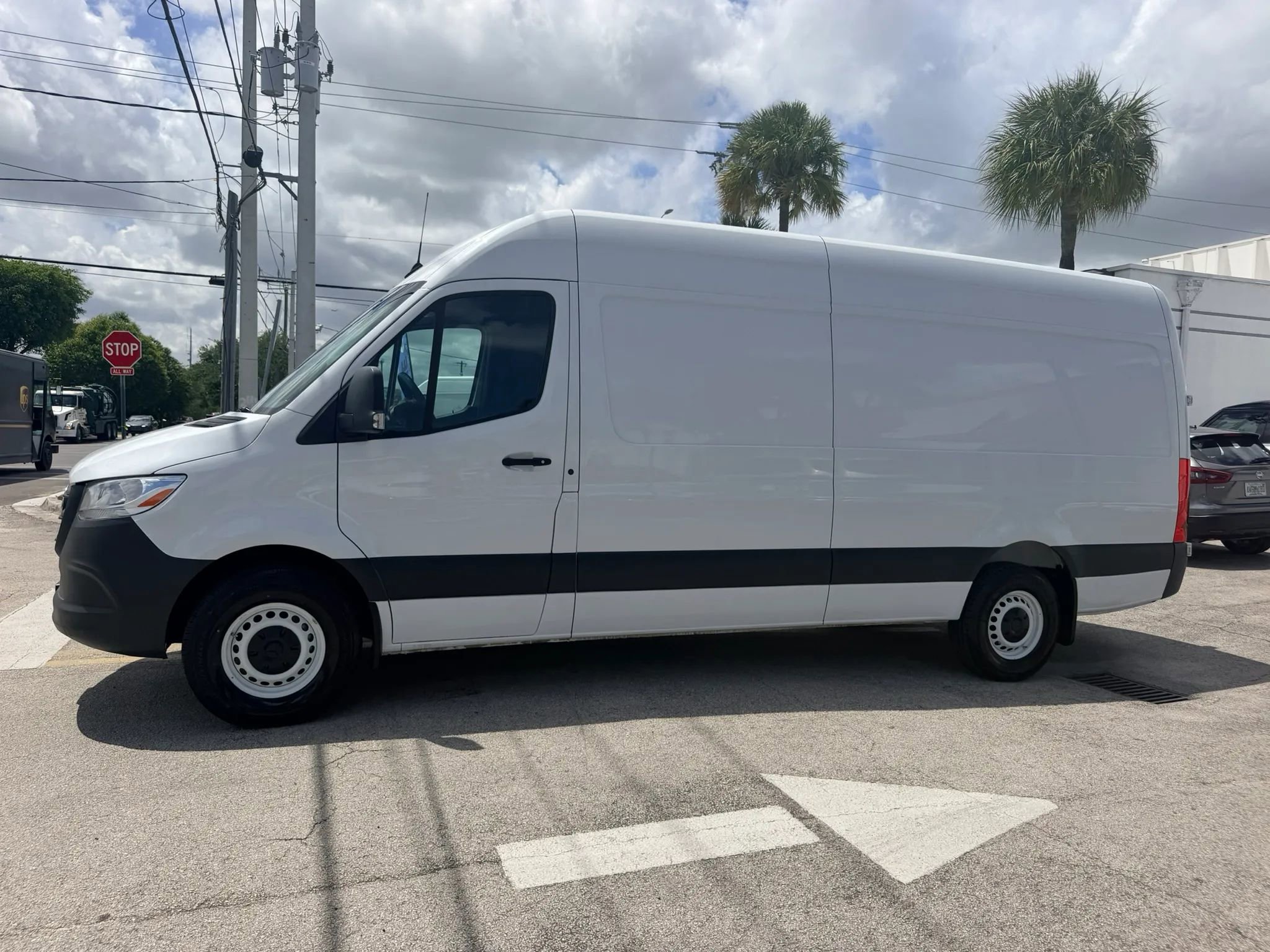 Used 2023 Mercedes-Benz Sprinter 2500 w/ Dashboard Charging Package image 4