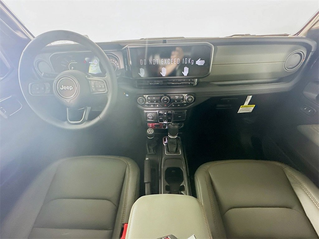 New 2025 Jeep Gladiator Mojave image 9
