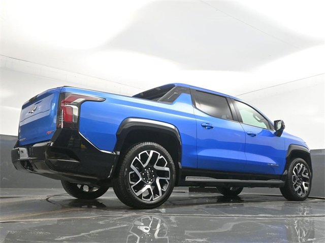 Certified 2025 Chevrolet Silverado EV RST image 30