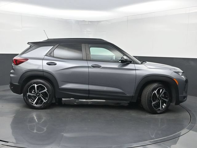 Used 2021 Chevrolet TrailBlazer RS w/ Sun and Liftgate Package FWD image 2