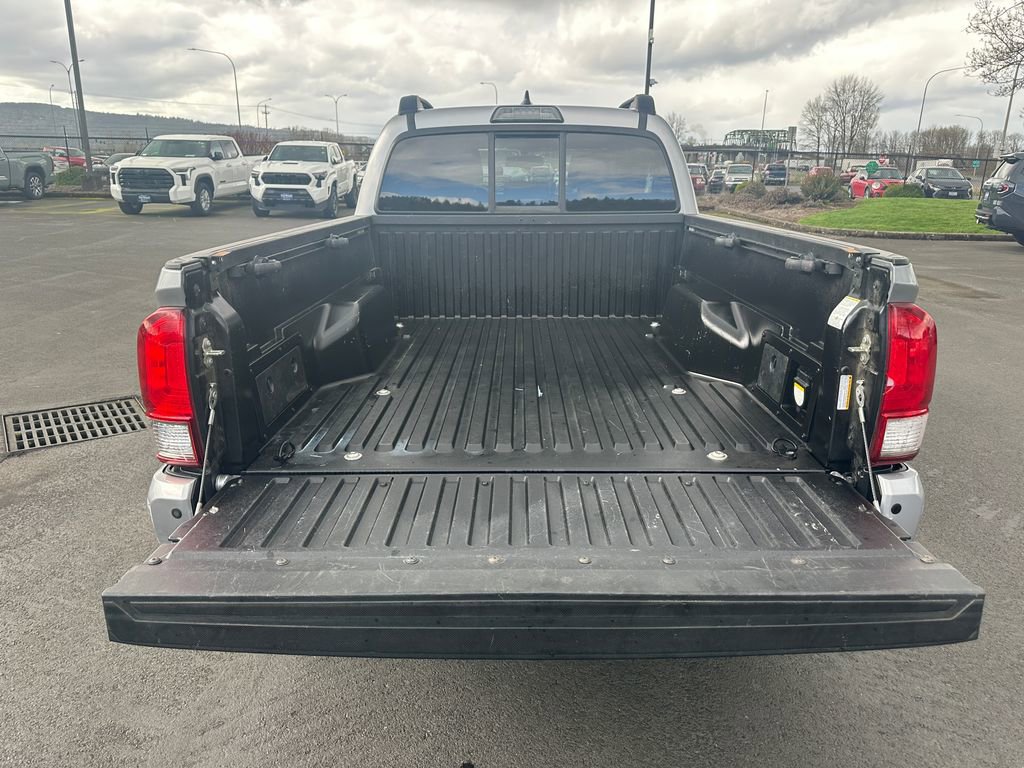 Used 2016 Toyota Tacoma TRD Sport w/ Premium & Technology Package image 11