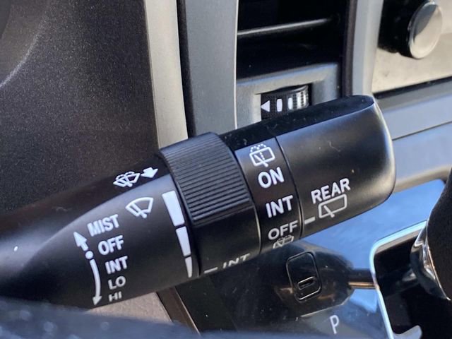 Used 2017 Toyota Sienna XLE Premium FWD image 19