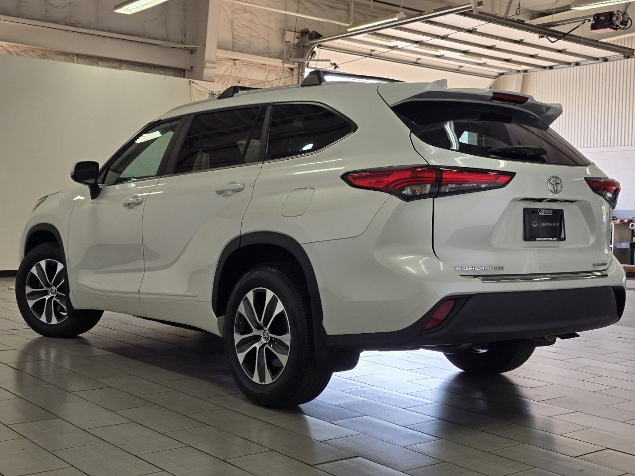 Used 2023 Toyota Highlander XLE AWD/4WD image 15