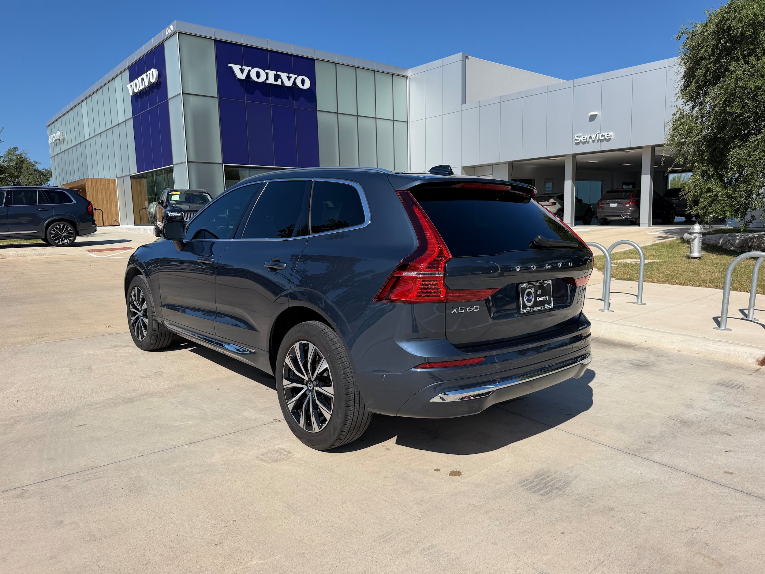 Certified 2023 Volvo XC60 B5 Plus AWD/4WD image 4