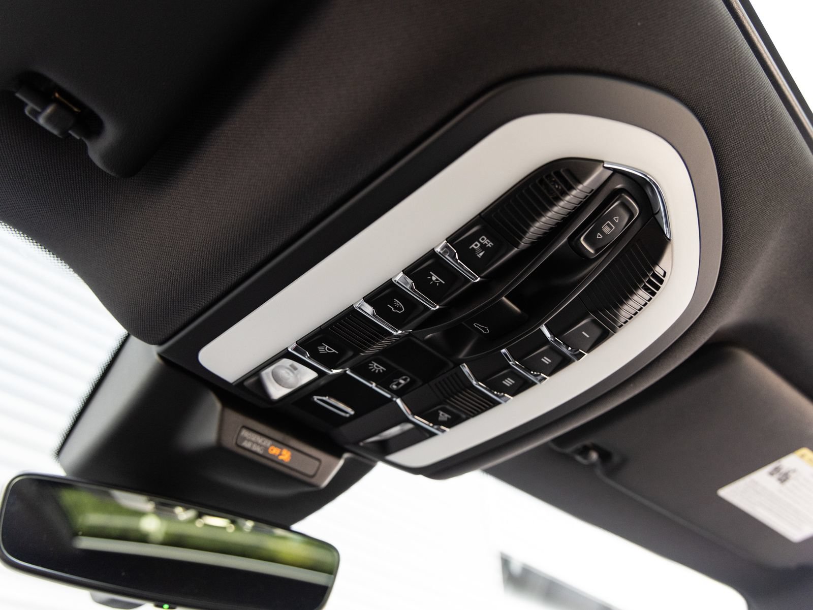 New 2025 Porsche Macan AWD/4WD image 19
