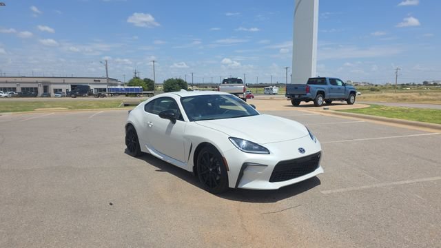 Used 2025 Toyota GR86 Premium RWD image 4