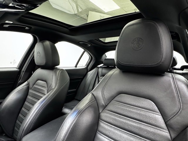 Used 2023 Alfa Romeo Giulia Veloce image 16