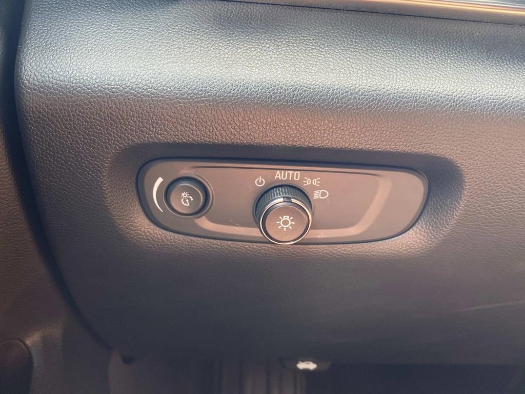 Used 2023 Chevrolet Traverse High Country image 31