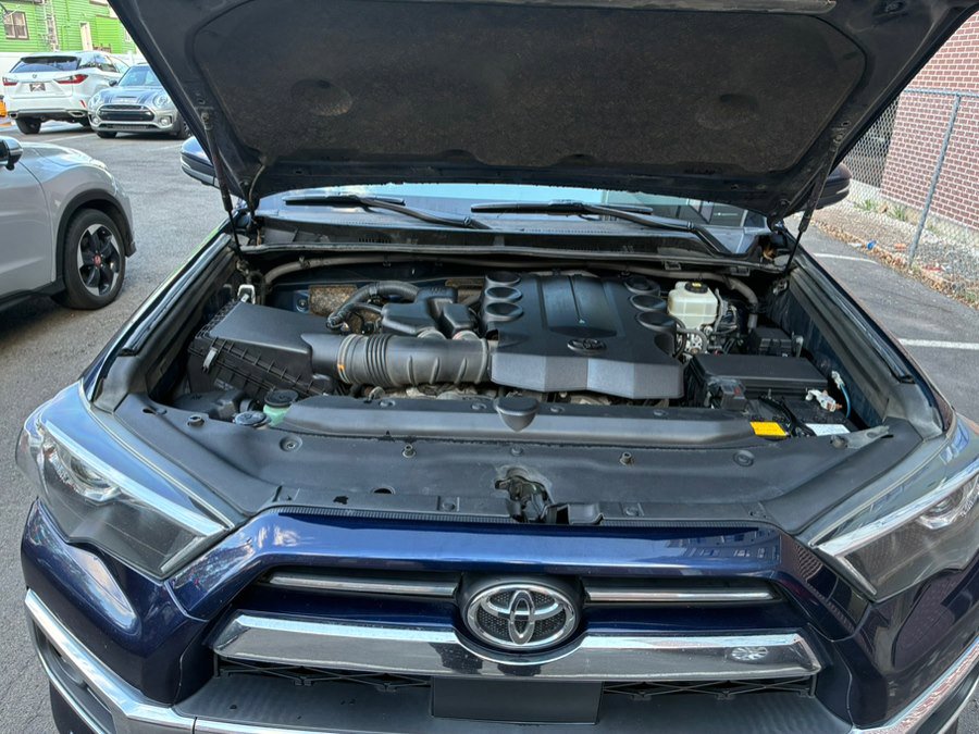 Used 2022 Toyota 4Runner Limited AWD/4WD image 17