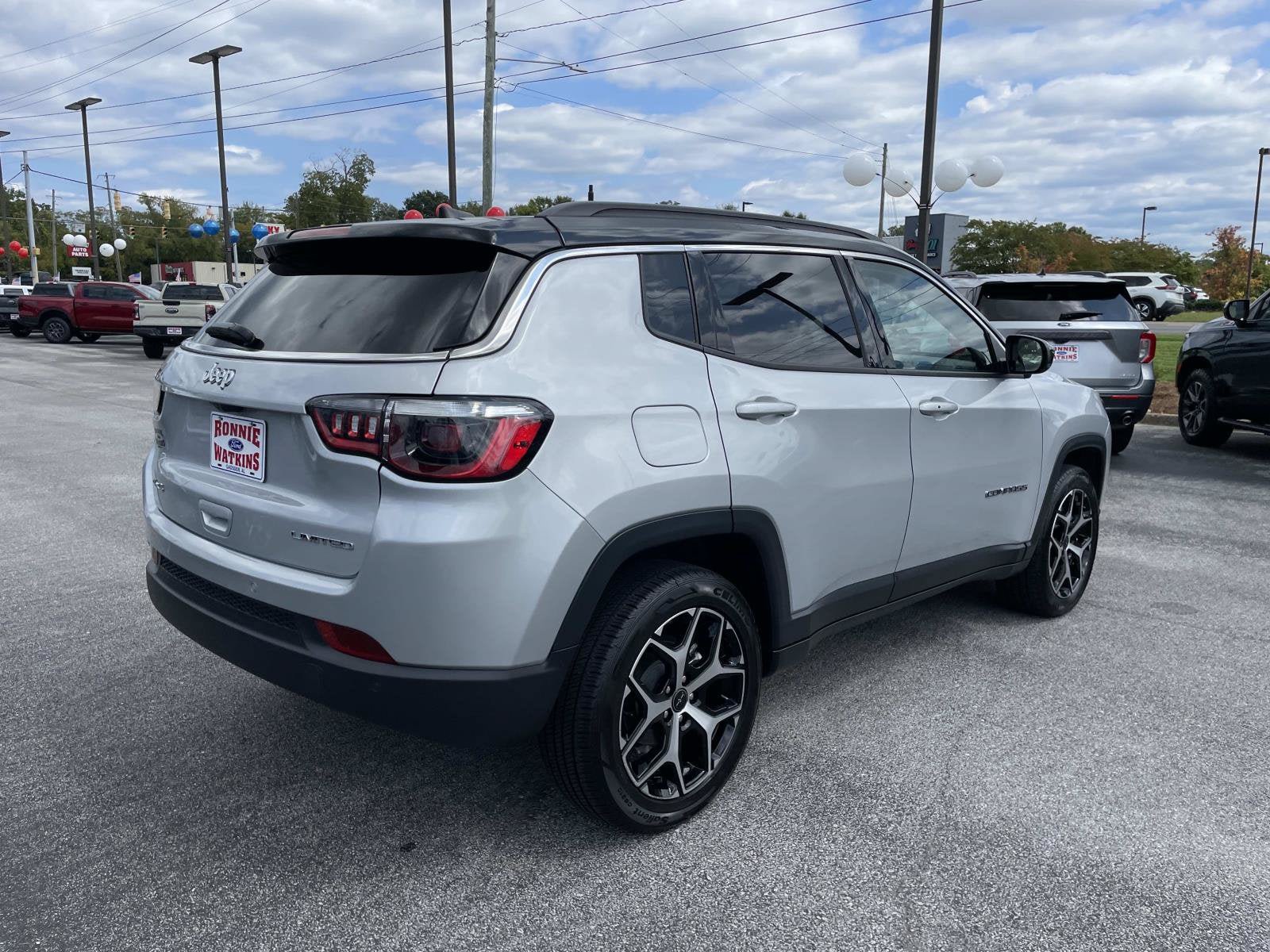 Used 2025 Jeep Compass Limited AWD/4WD image 4