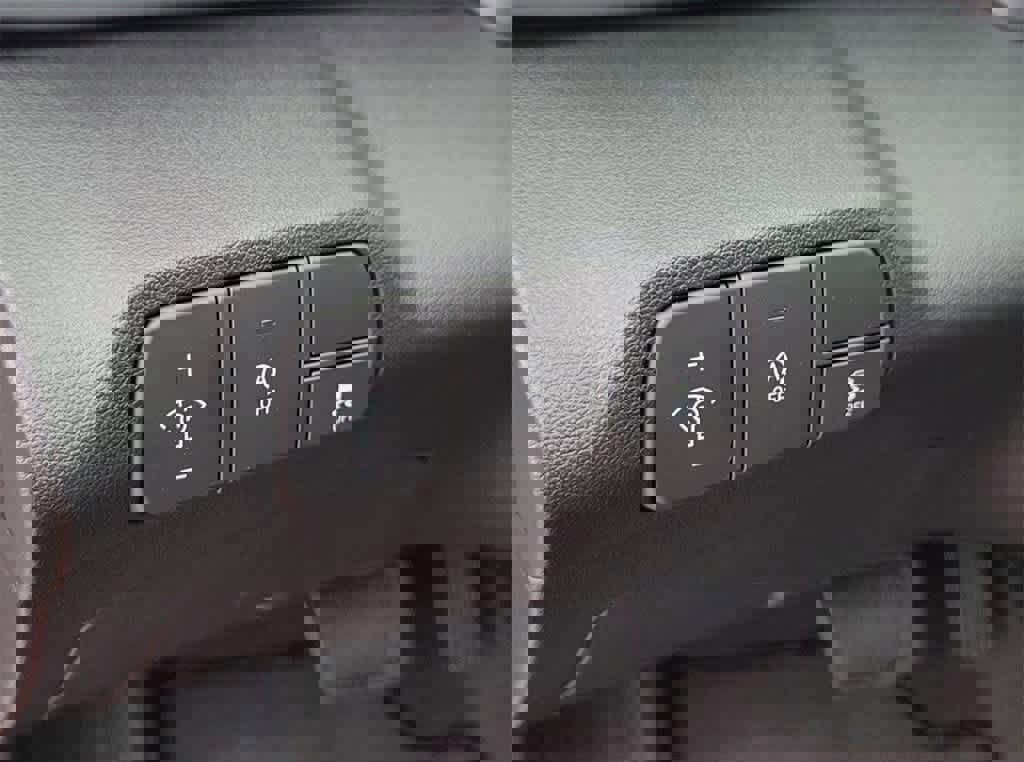 New 2025 Hyundai Elantra SE image 21