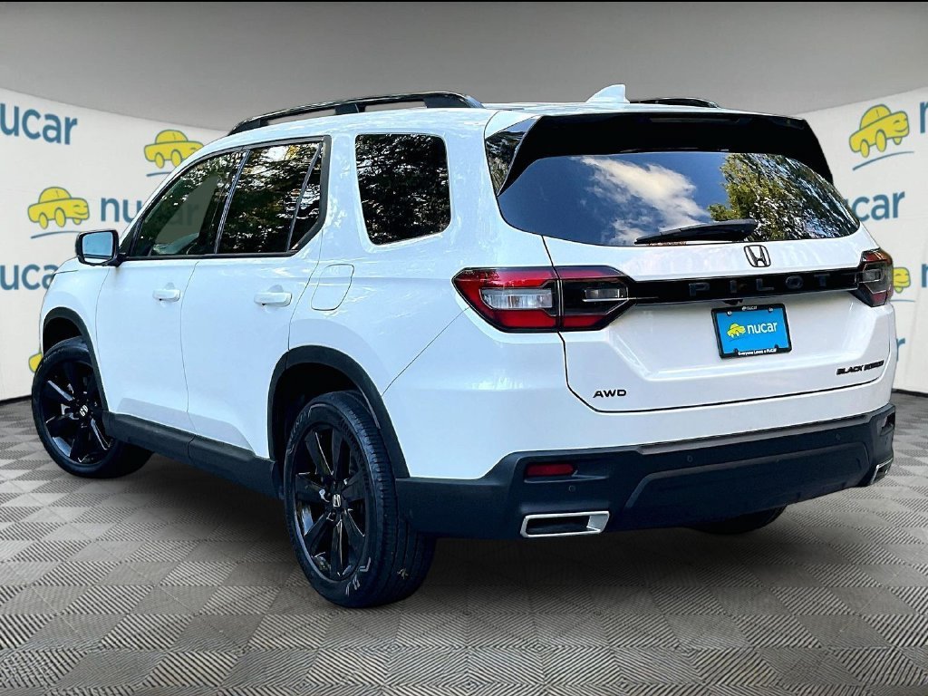 Used 2025 Honda Pilot Black Edition image 4