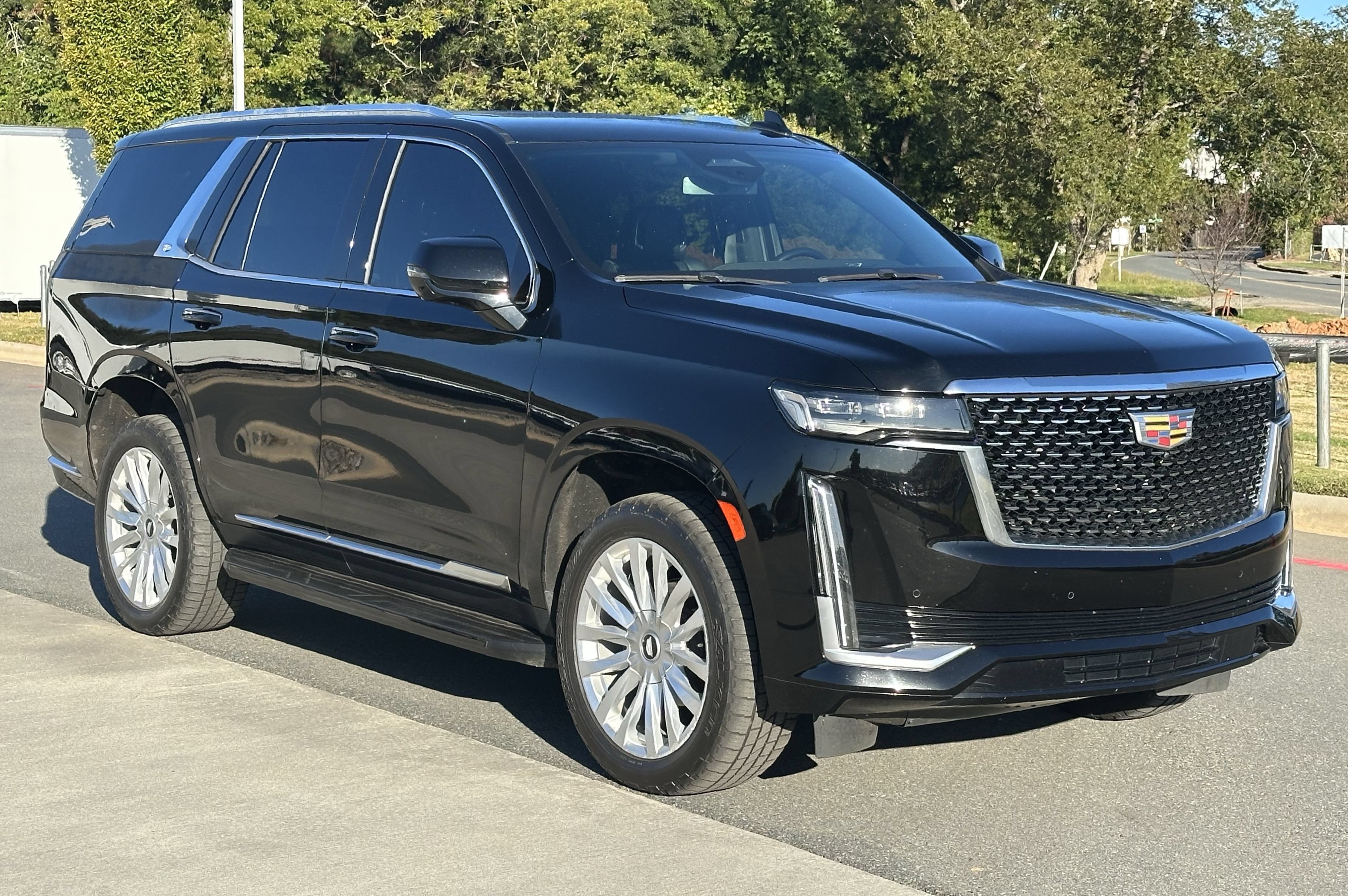 Used 2022 Cadillac Escalade Luxury AWD/4WD image 1