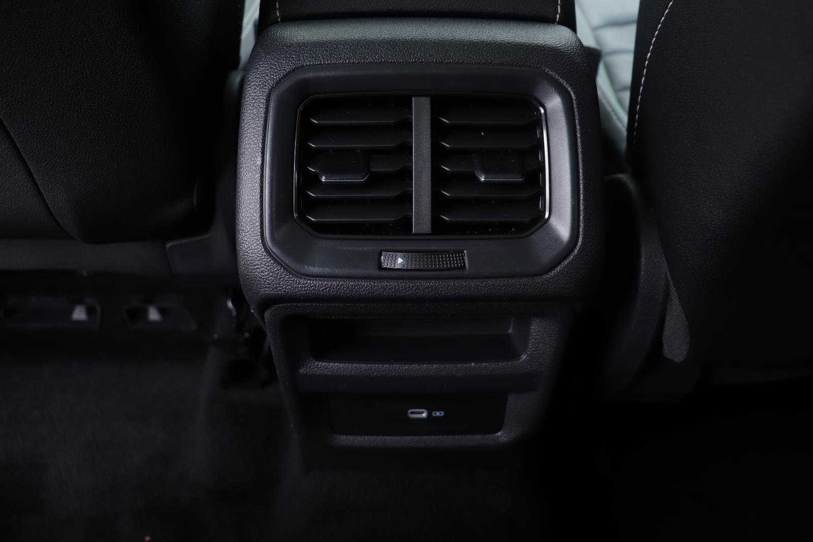 Used 2023 Volkswagen Taos SEL image 23