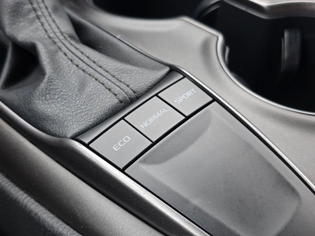 Used 2024 Toyota Camry SE image 33