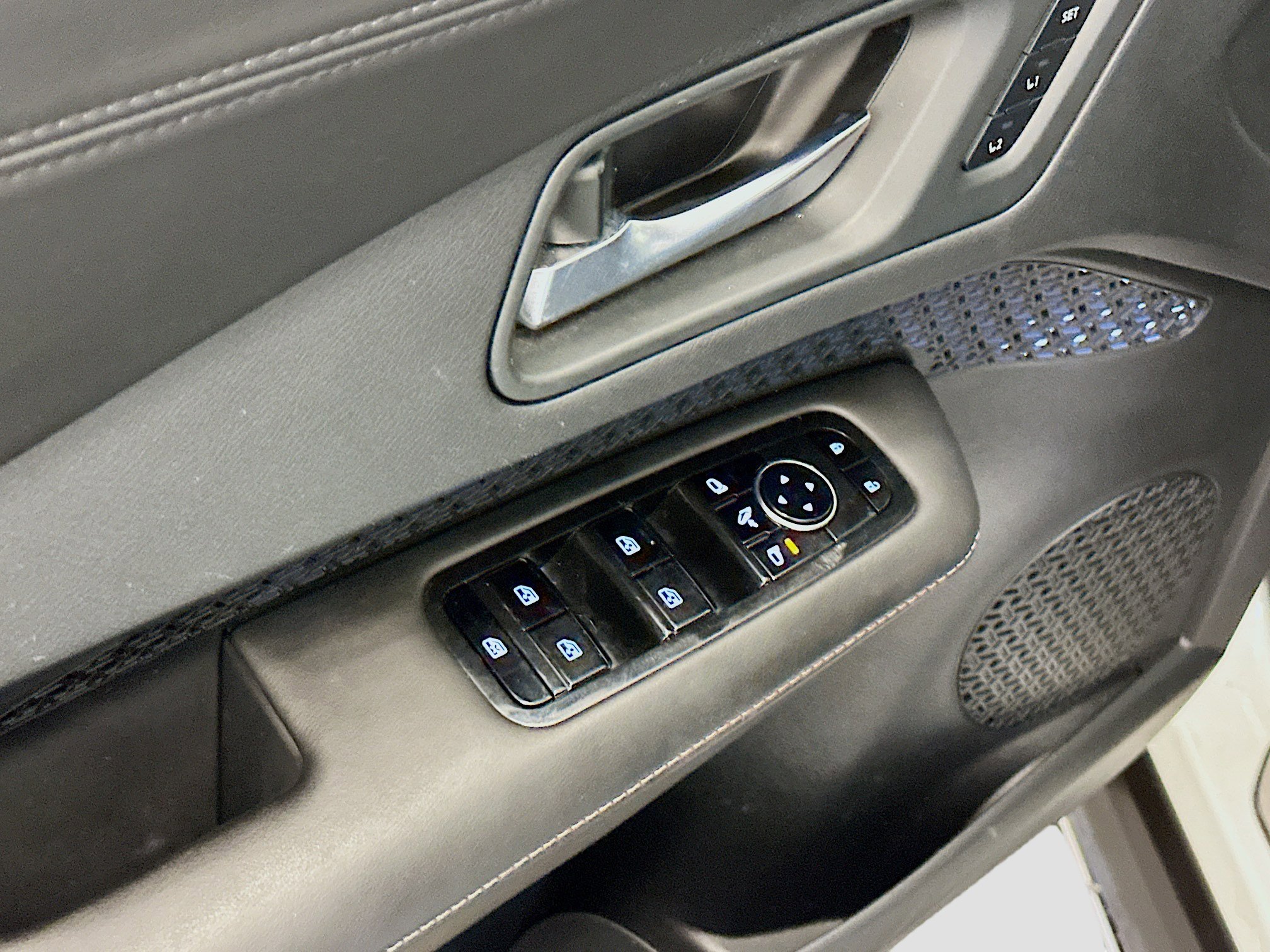 Used 2024 Nissan Ariya AWD image 15