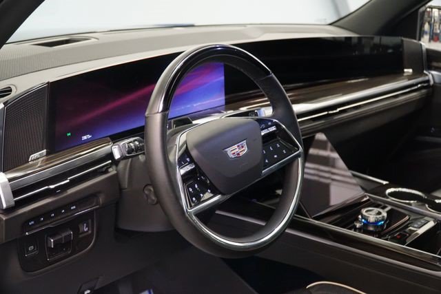 Certified 2025 Cadillac Escalade Premium Luxury AWD/4WD image 12