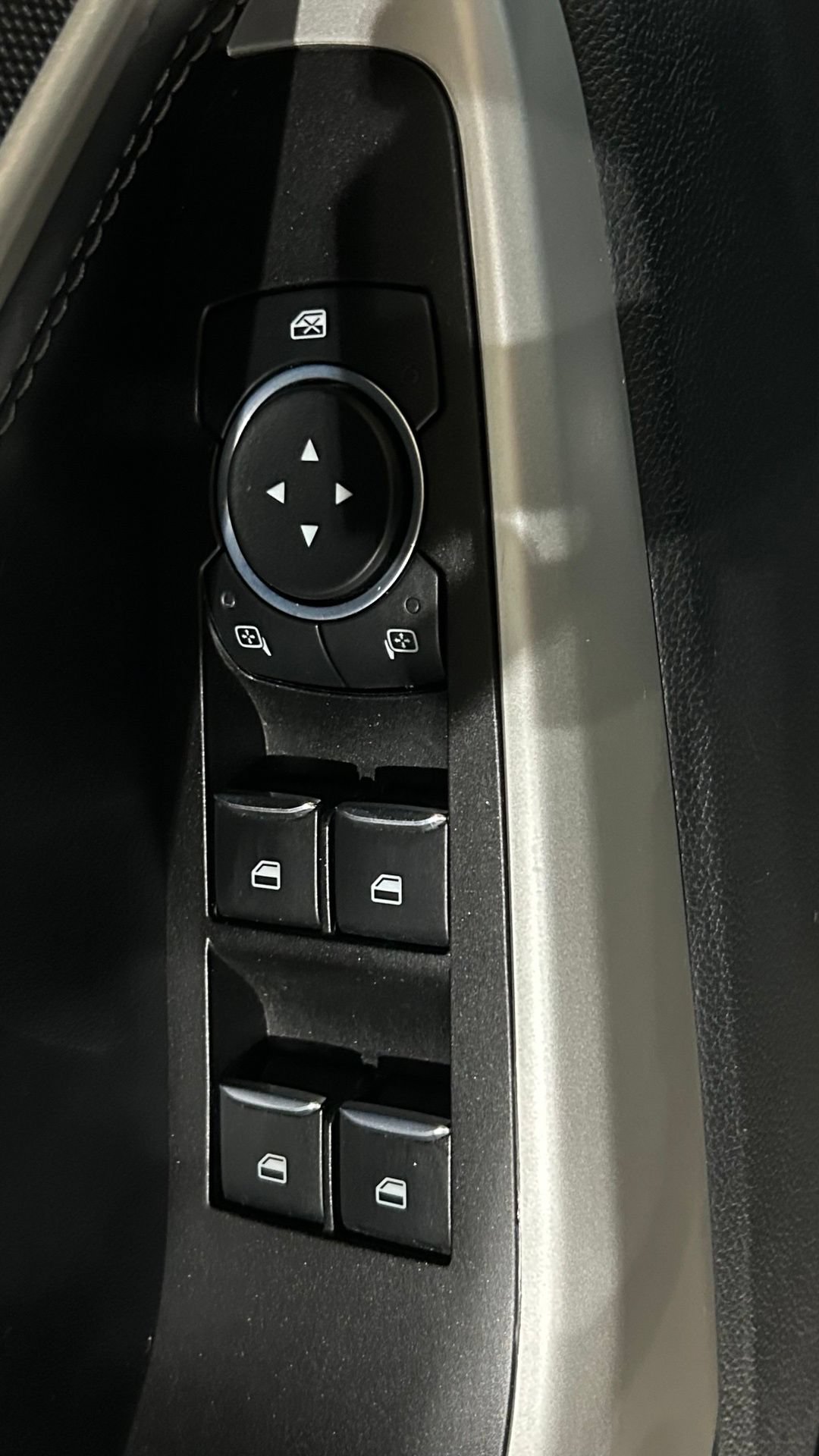 Used 2022 Ford Explorer XLT w/ Equipment Group 202A AWD/4WD image 45