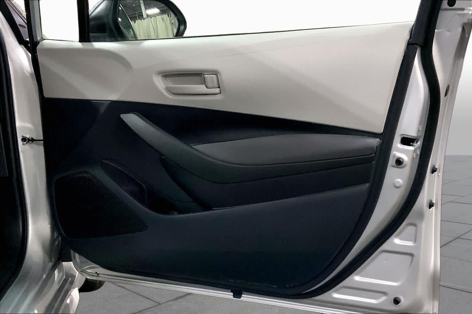 Used 2026 Toyota Corolla LE FWD image 23