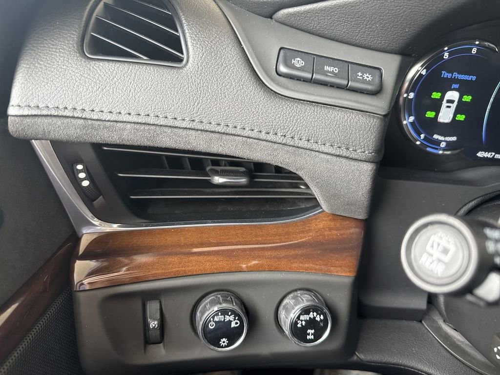 Certified 2020 Cadillac Escalade Luxury w/ Escalade Sport Edition image 18