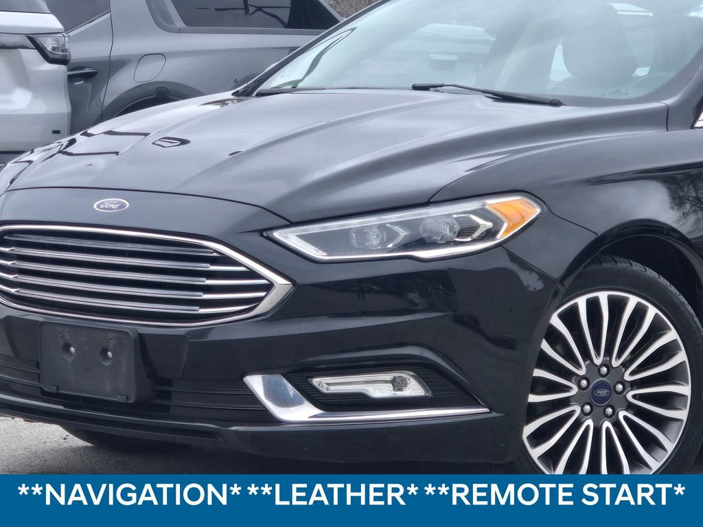 Used 2017 Ford Fusion SE w/ Fusion SE Technology Package image 2