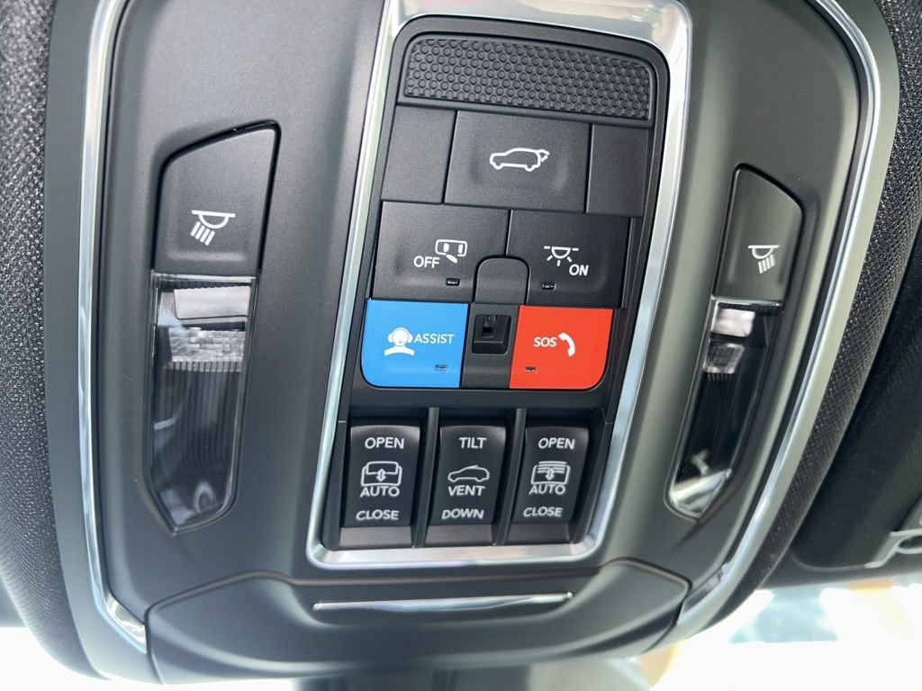 New 2024 Jeep Grand Cherokee Trailhawk w/ Advanced Protech Group II AWD/4WD image 15