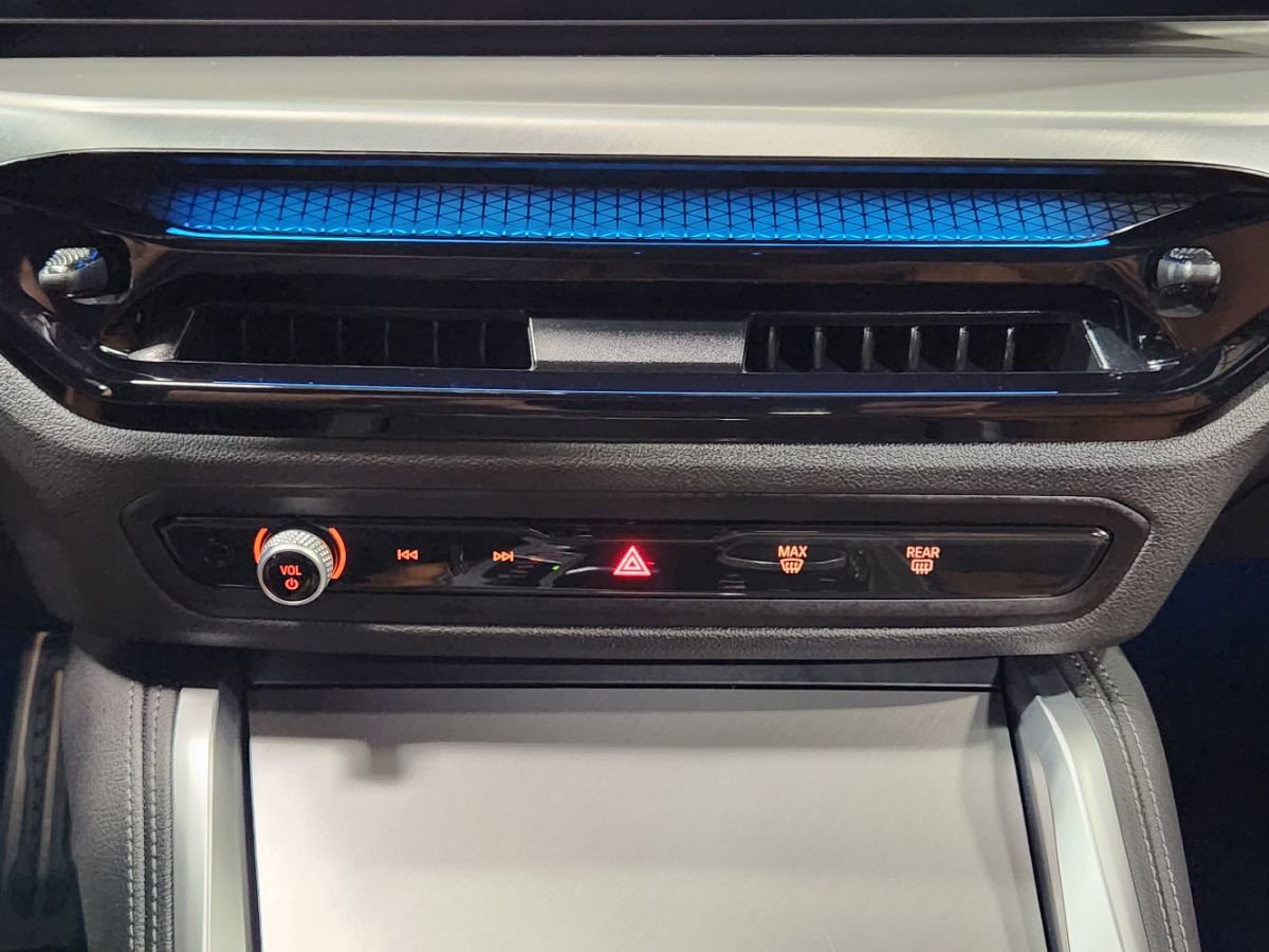 Used 2025 BMW M240i Coupe w/ Premium Package image 37