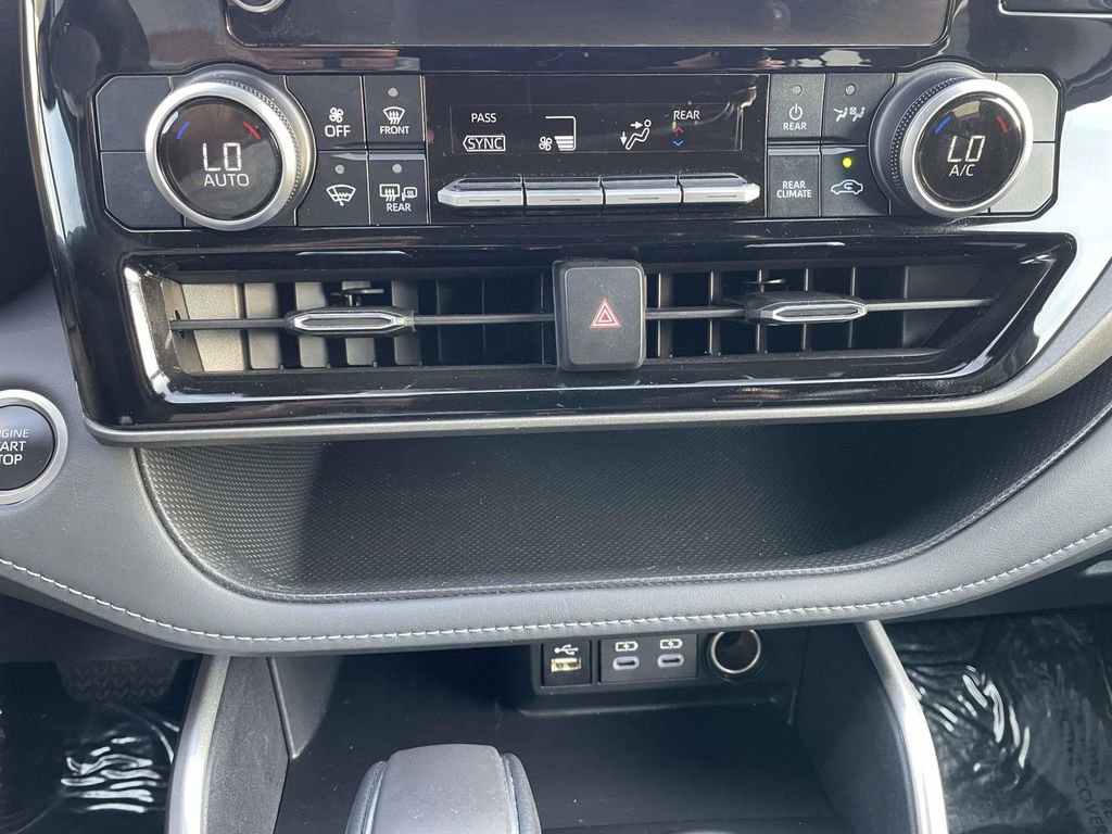 Used 2024 Toyota Highlander LE image 40