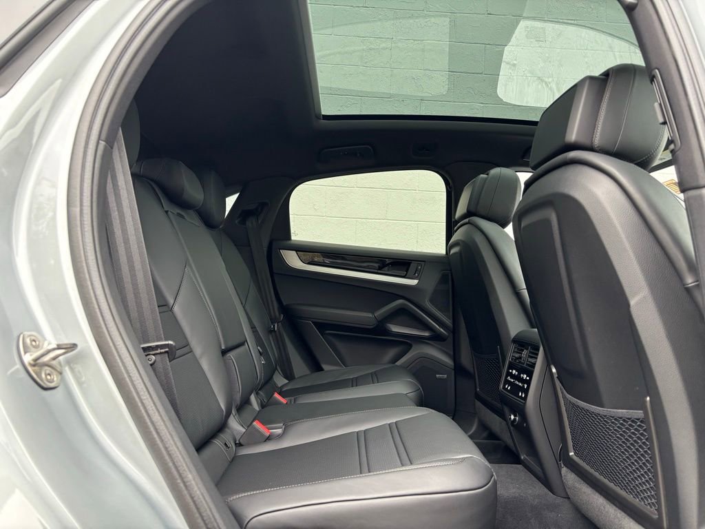 New 2026 Porsche Cayenne E-Hybrid Coupe AWD/4WD image 12