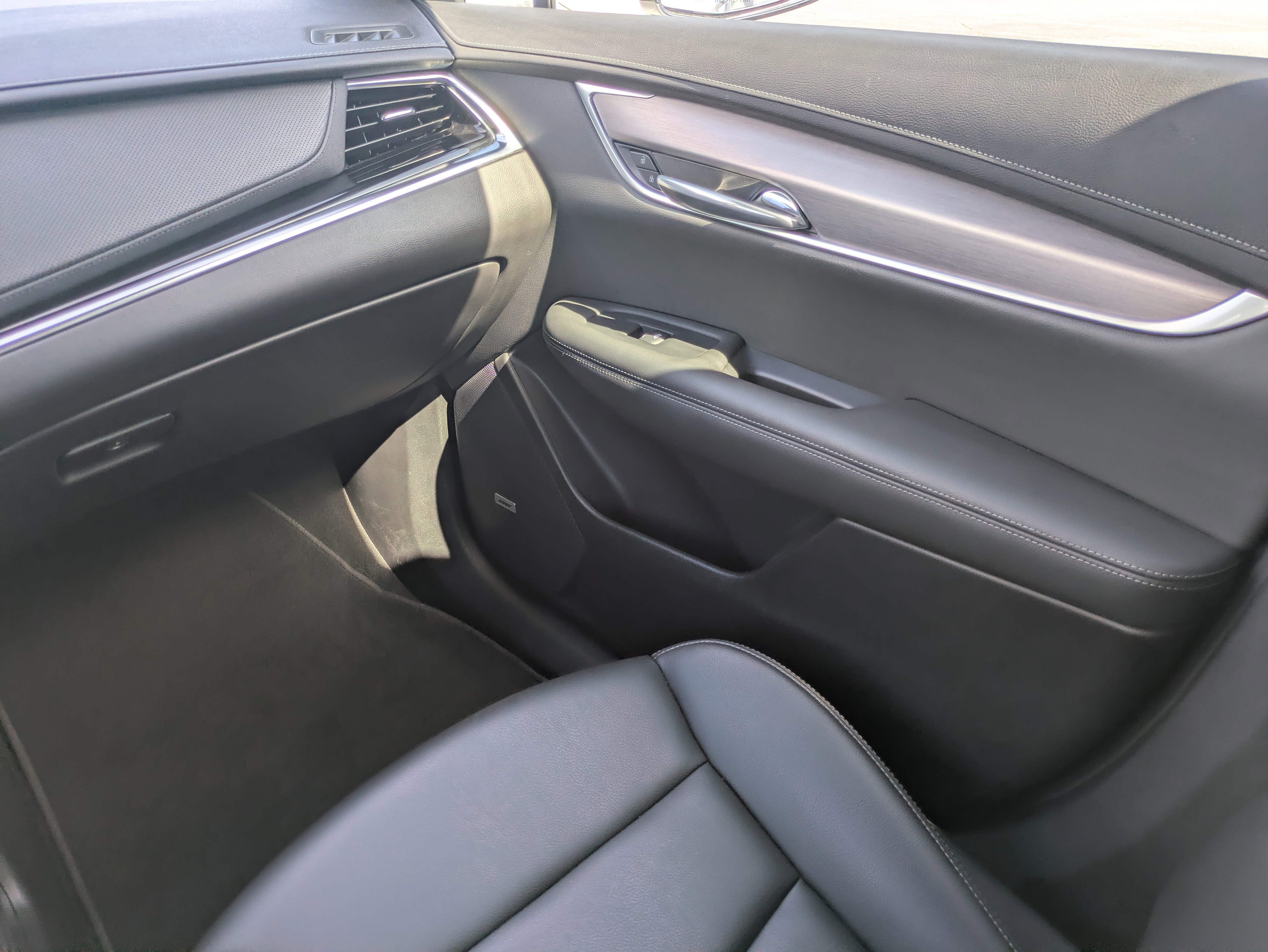 Used 2024 Cadillac XT6 Luxury FWD image 12