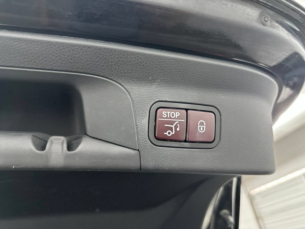 Used 2019 Mercedes-Benz GLC 300 4MATIC Coupe image 28