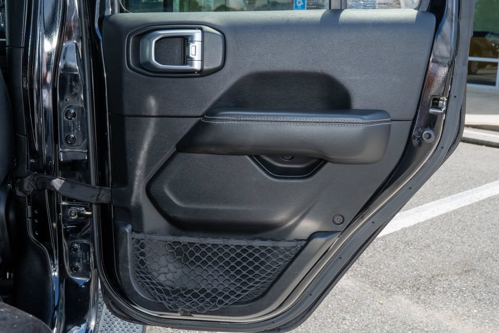 Used 2020 Jeep Wrangler Unlimited Sahara AWD/4WD image 12