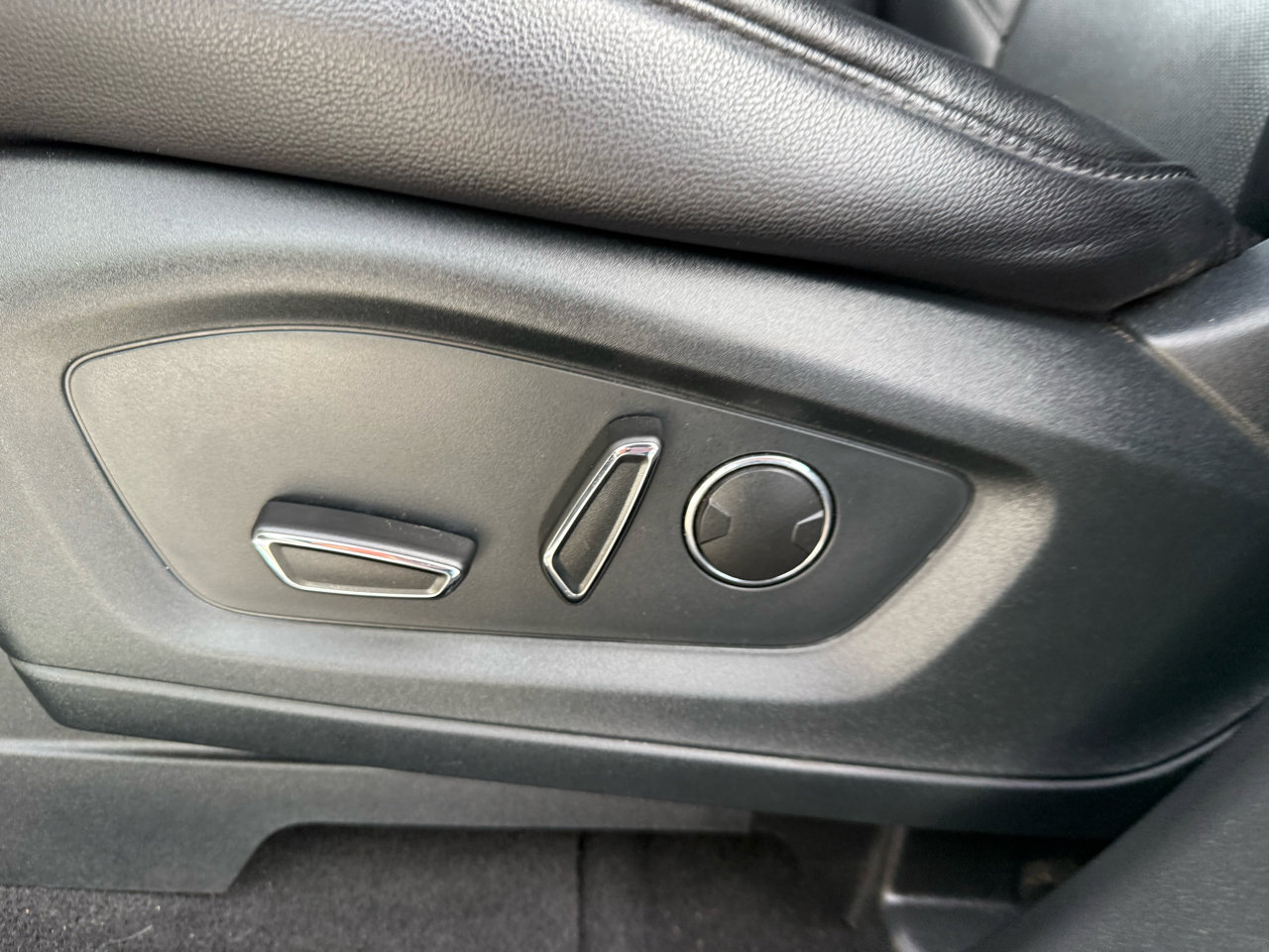 Used 2020 Ford Explorer Limited image 12