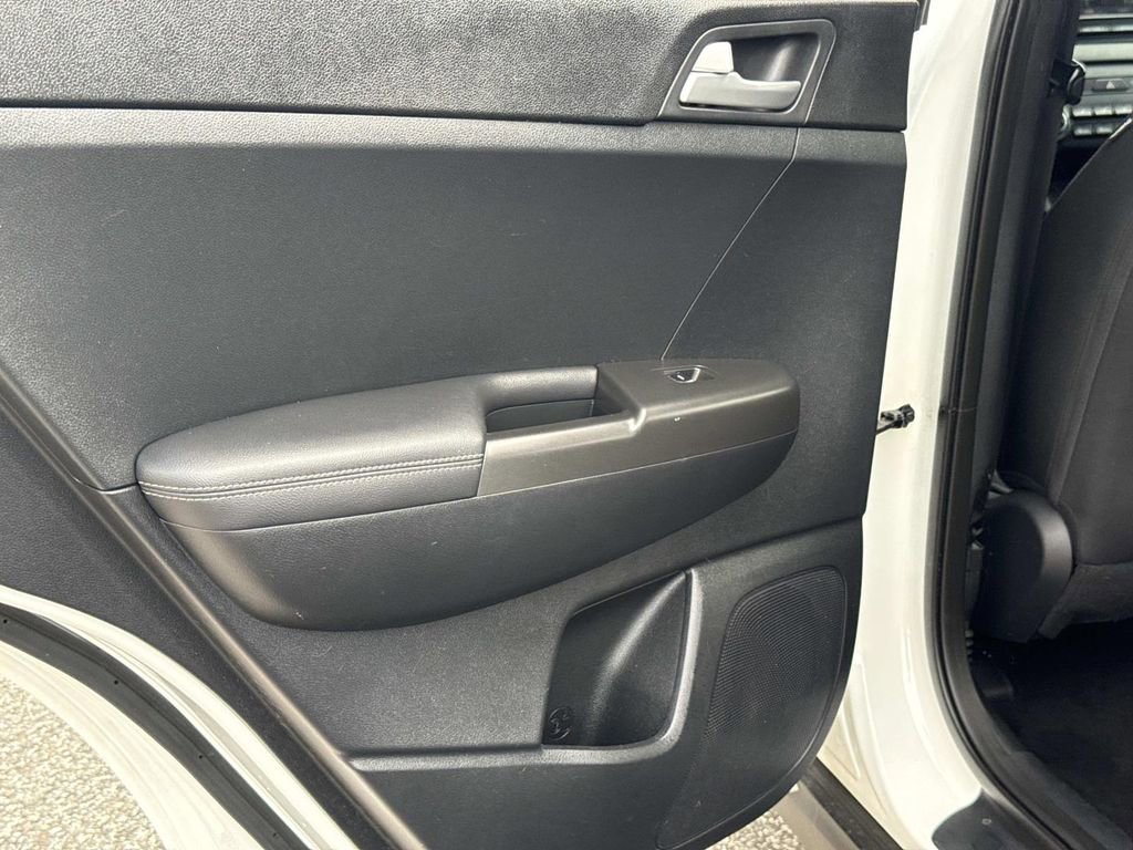 Used 2019 Kia Sportage LX FWD image 12