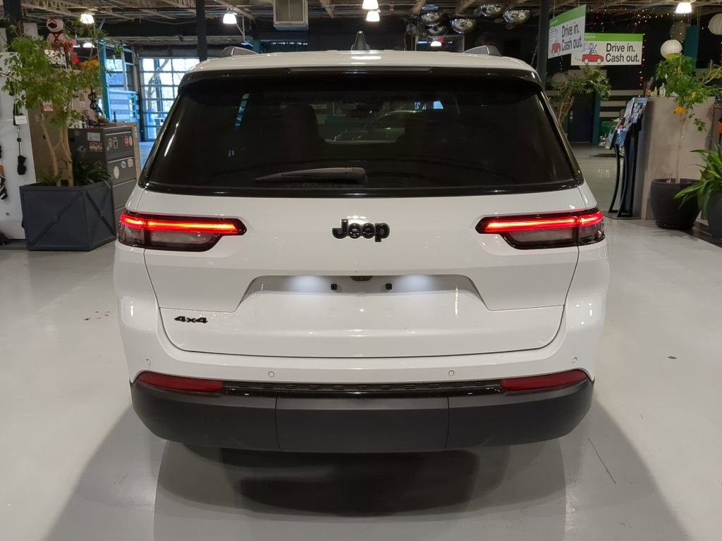 Used 2025 Jeep Grand Cherokee L Altitude image 8