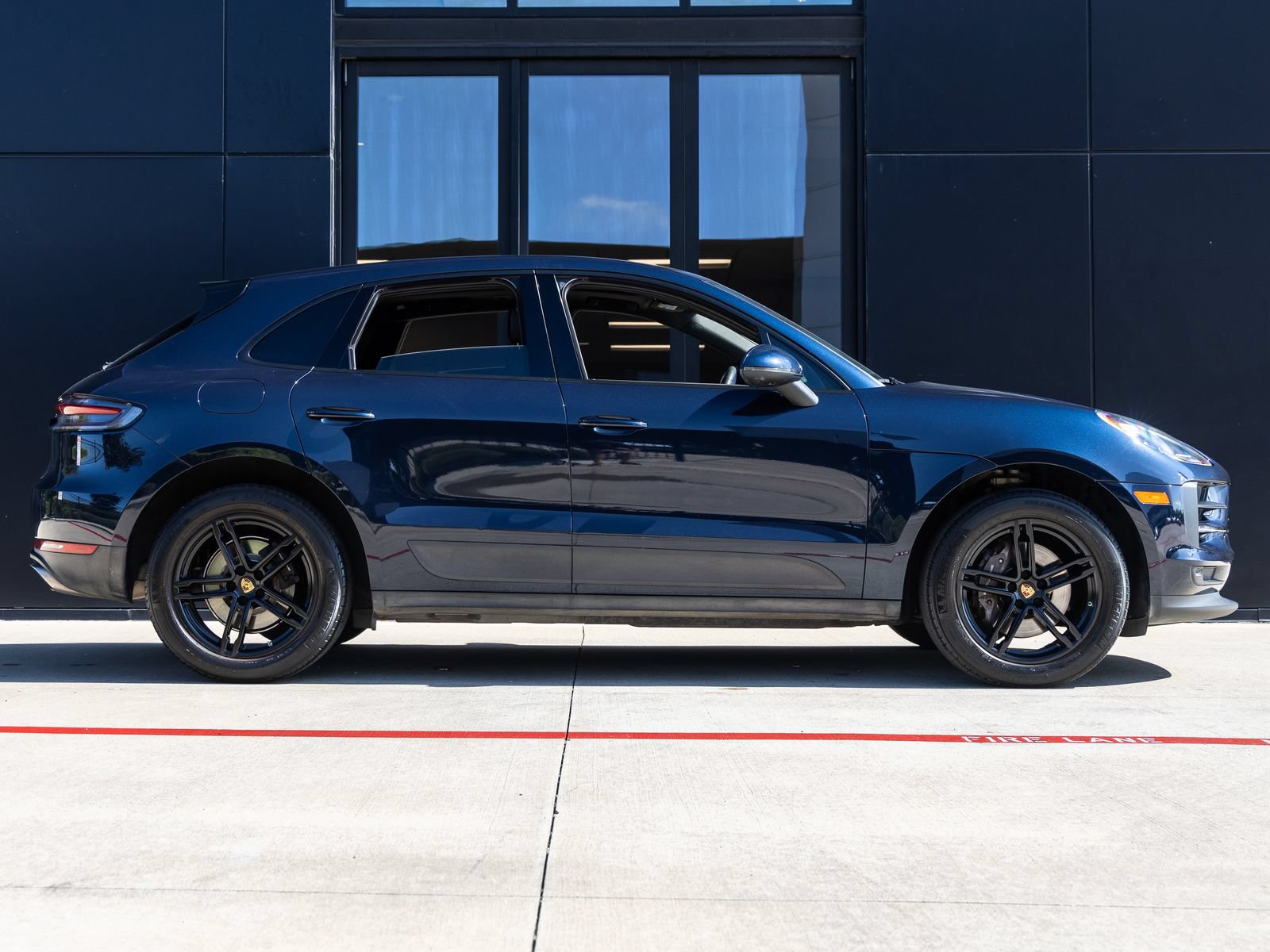 Certified 2021 Porsche Macan AWD/4WD image 12